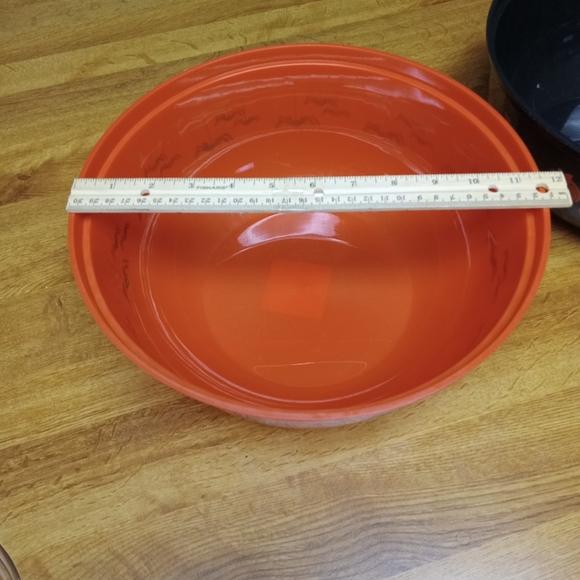 HALLOWEEN TREAT BOWL ORANGE WITH SPIDERS EUC 11.5INX4.5IN - Picture 2 of 4